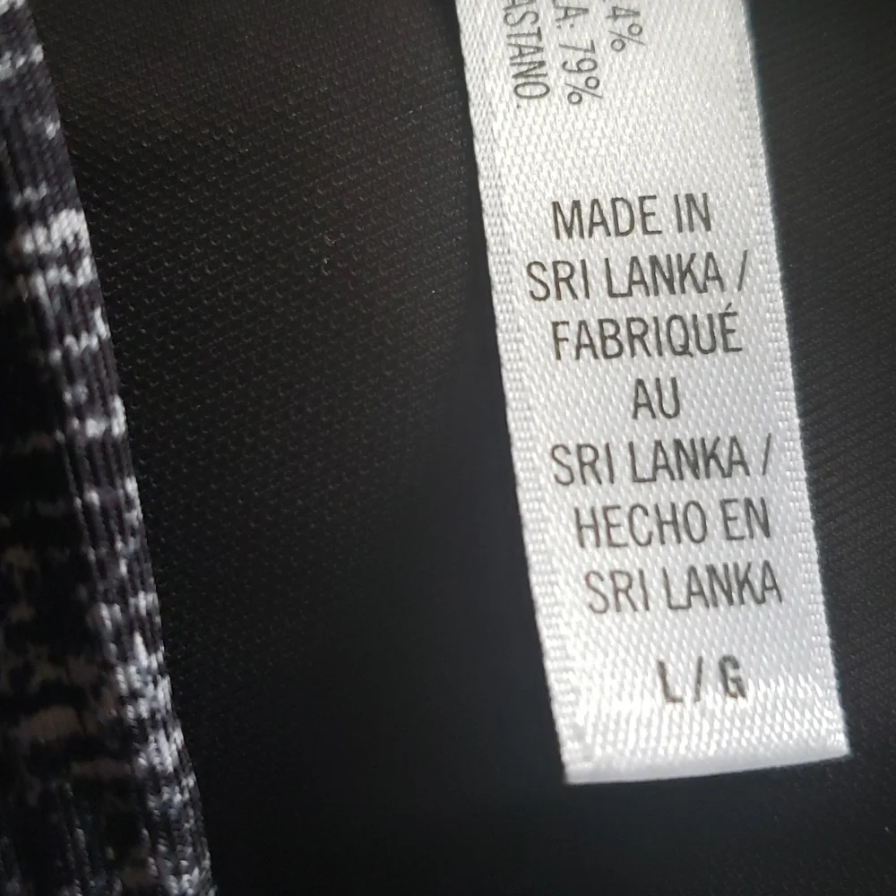 Victoria's Secret Sports Bra Size L Black White Mesh Panel Strappy Racerback NEW